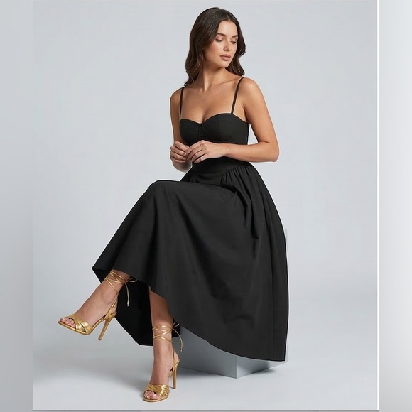 Elegant Corset-Style Midi Dress in Midnight Black - Picture 6 of 10